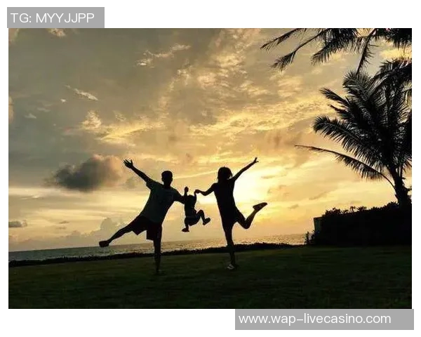 足球明星老婆们的光辉背影与默默支持揭示了他们成功背后的故事